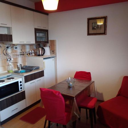Skopje City Center Red Apartment מראה חיצוני תמונה