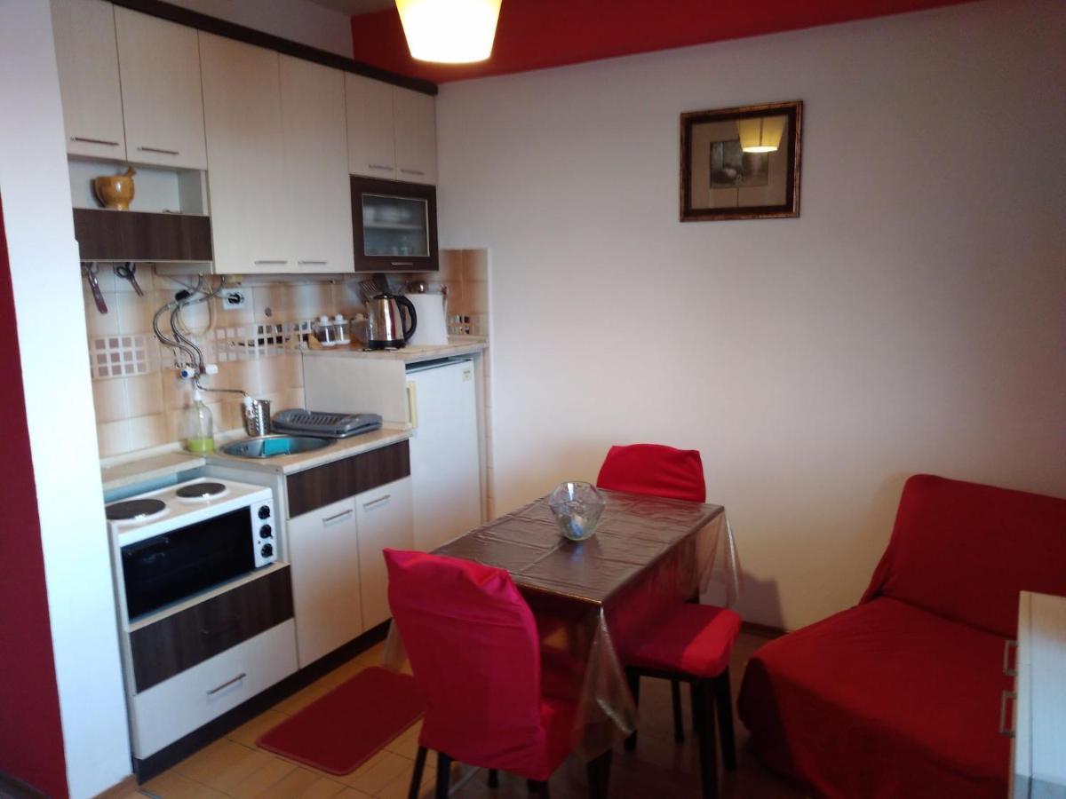 Skopje City Center Red Apartment מראה חיצוני תמונה