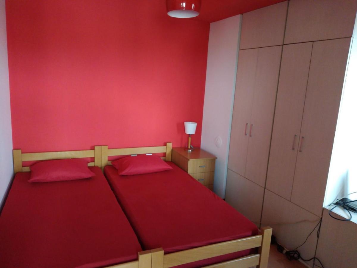 Skopje City Center Red Apartment מראה חיצוני תמונה