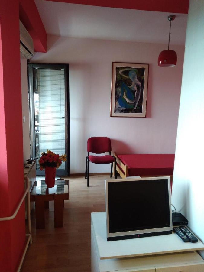 Skopje City Center Red Apartment מראה חיצוני תמונה