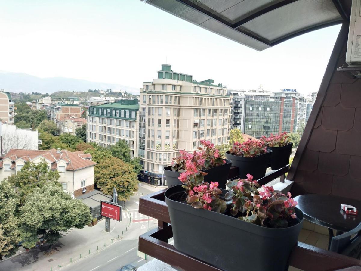 Skopje City Center Red Apartment מראה חיצוני תמונה